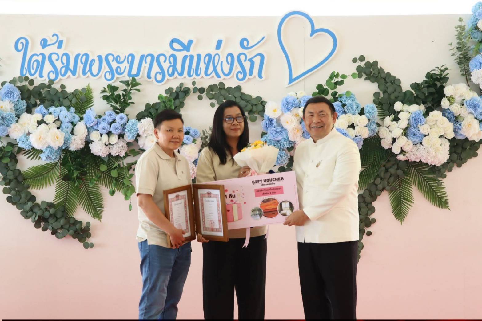 title - ศพส. จัดงาน “รักแห่งศิลป์ รักแห่งแผ่นดิน” เพื่อน้อมรำลึกในพระมหากรุณาธิคุณของสมเด็จพระนางเจ้าสิริกิติ์ พระบรมราชินีนาถ พระบรมราชชนนีพันปีหลวง ณ ศูนย์ส่งเสริมและพัฒนาอาชีพเสริมนอกภาคการเกษตร (ศูนย์ศิลปาชีพบางไทรฯ เดิม)
